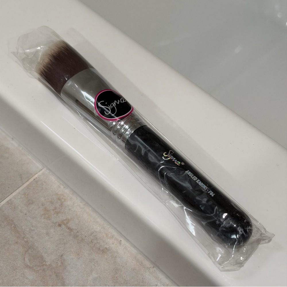 Sigma Beauty Angled Kabuki F84 Makeup Brush